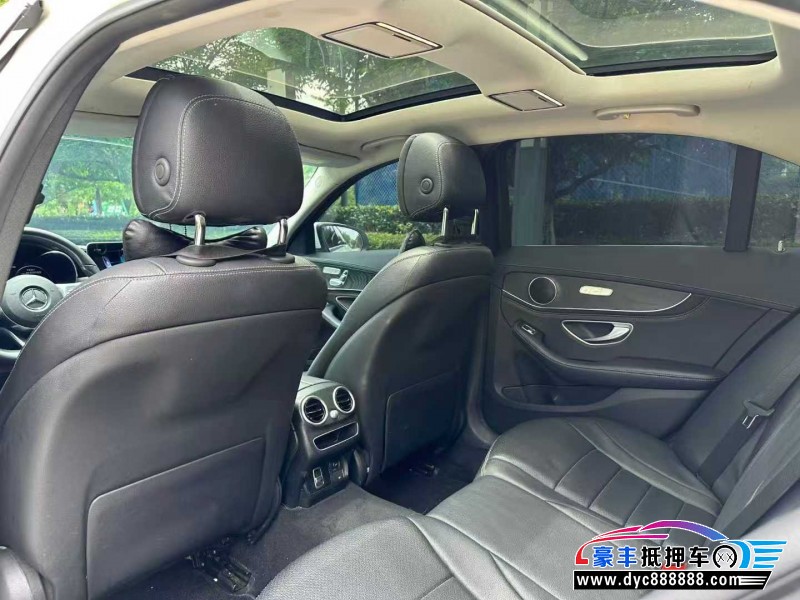 19年奔驰C轿车抵押车出售