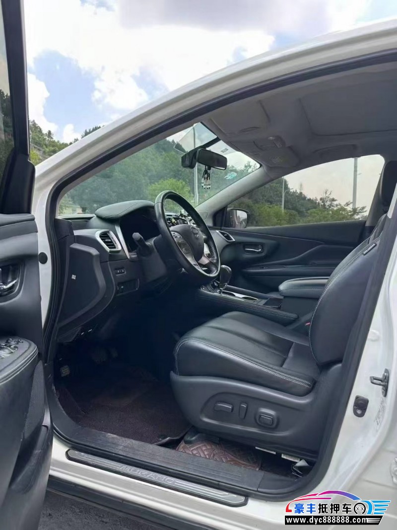 17年日产楼兰轿车抵押车出售