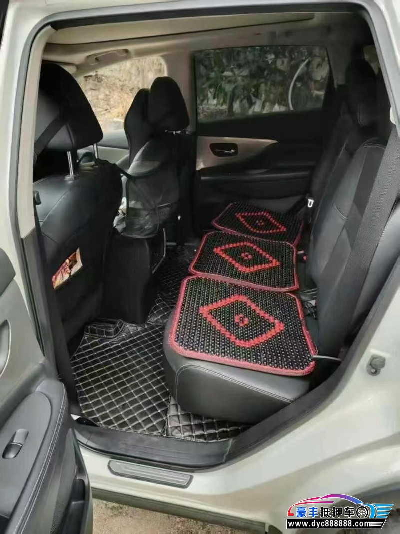 21年日产楼兰轿车抵押车出售