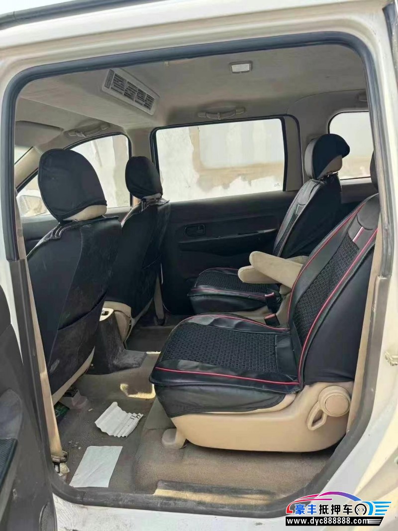 17年五菱汽车五菱宏光轿车抵押车出售