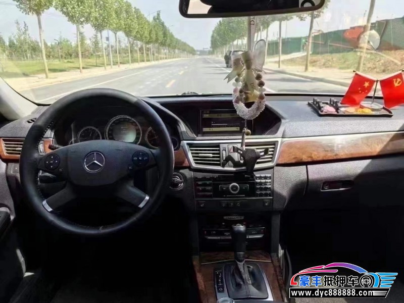 12年奔驰E轿车抵押车出售