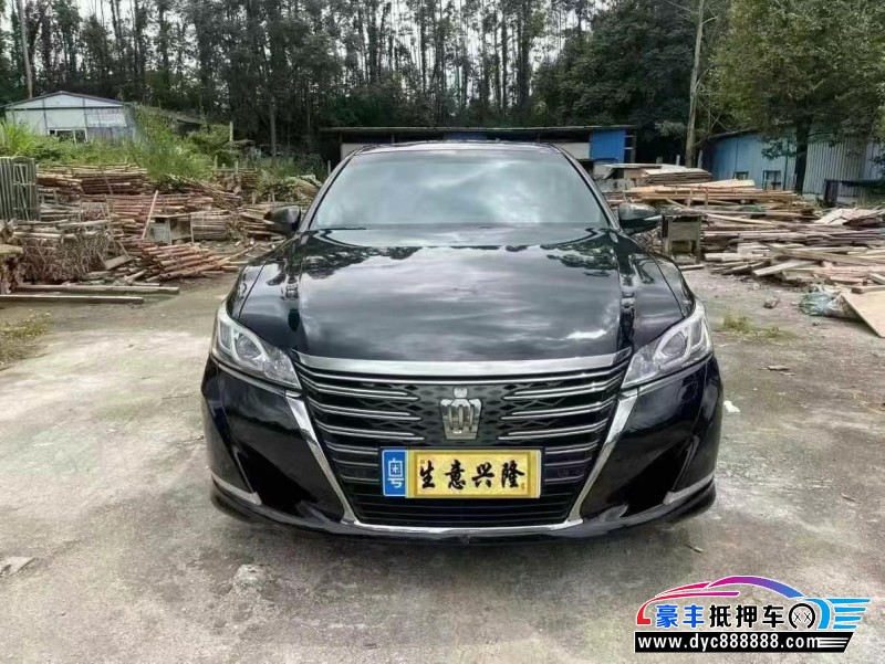 抵押车出售19年丰田皇冠轿车