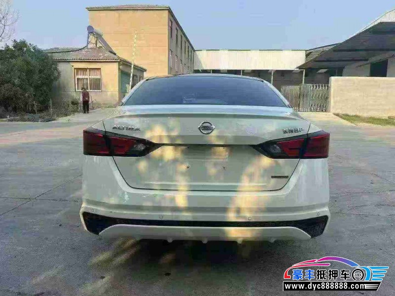 22年日产天籁轿车抵押车出售