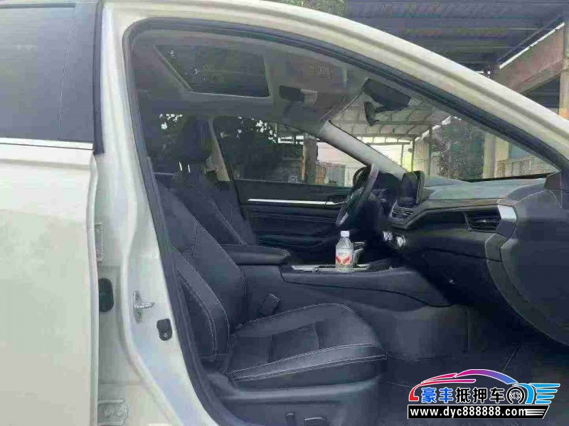 22年日产天籁轿车抵押车出售