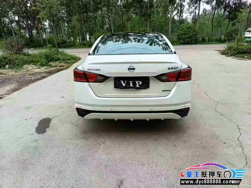 22年日产天籁轿车抵押车出售
