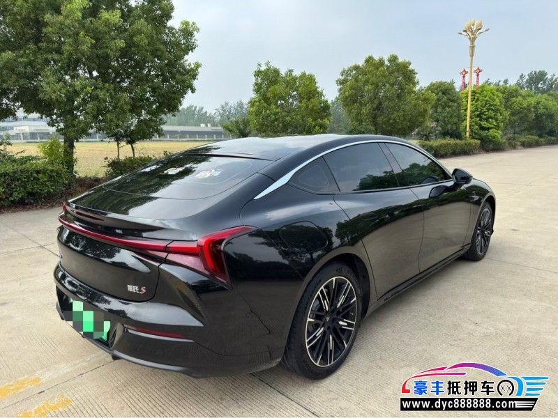 23年哪吒S轿车抵押车出售