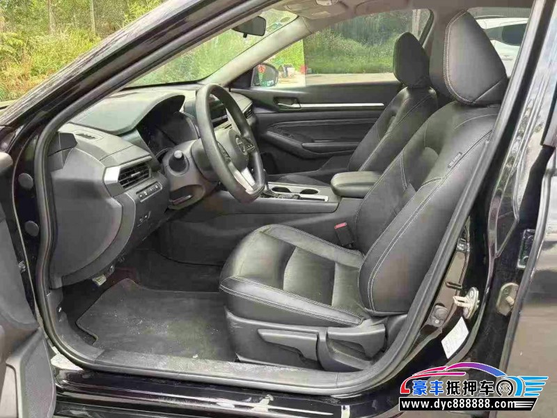 22年日产天籁轿车抵押车出售