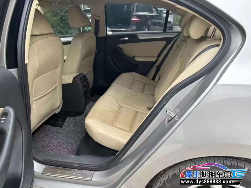 12年大众速腾轿车抵押车出售