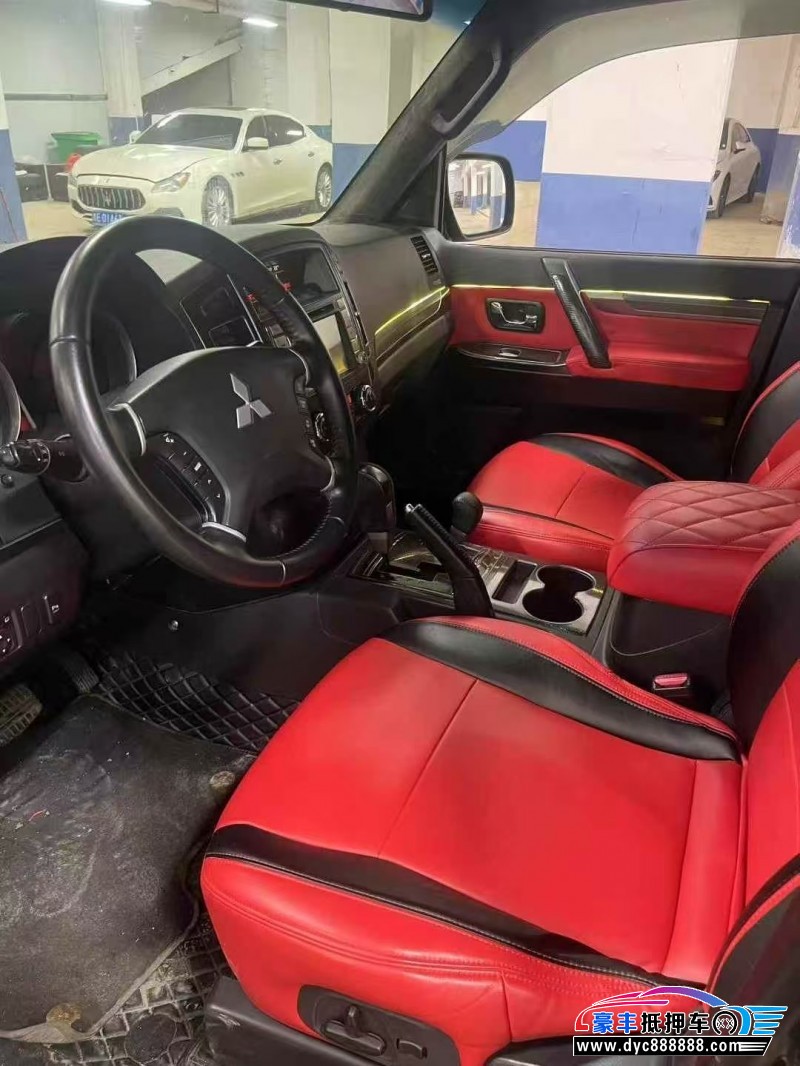 16年三菱帕杰罗轿车抵押车出售