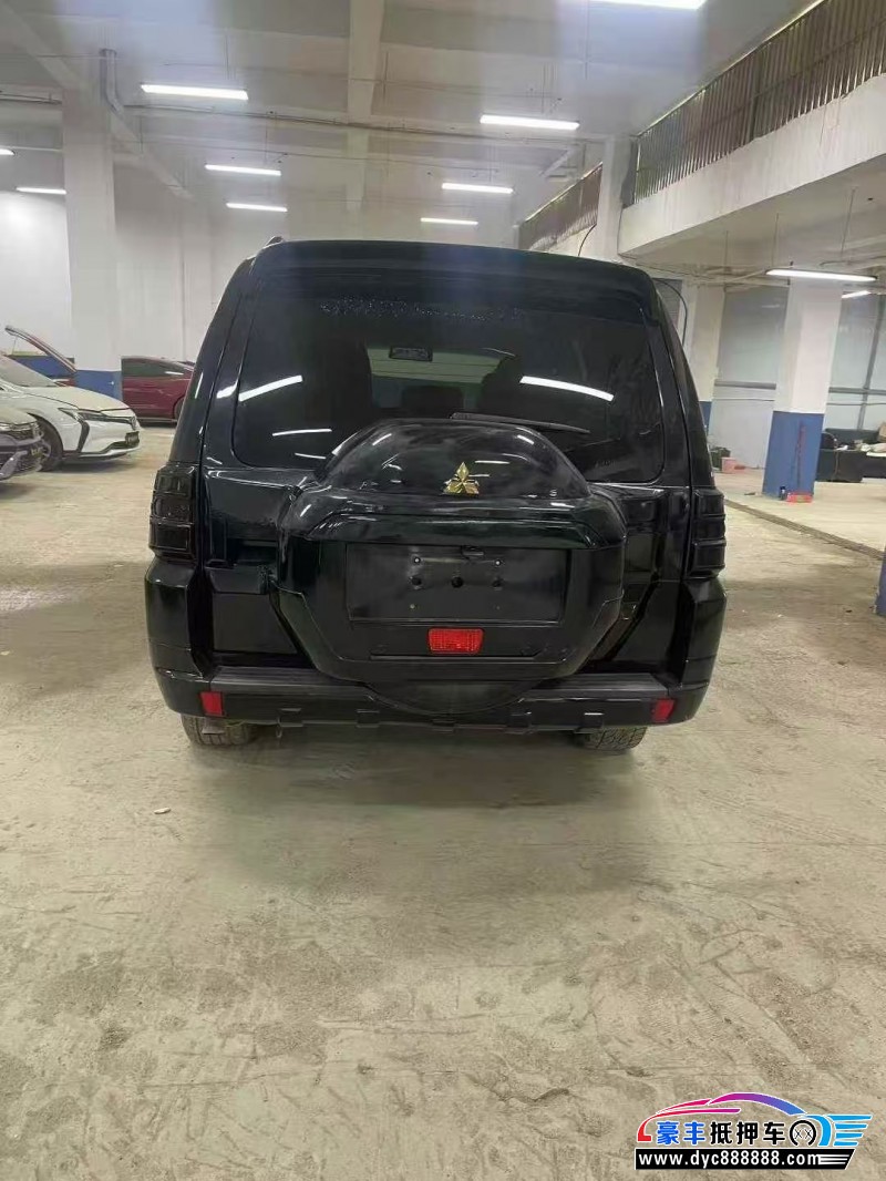 16年三菱帕杰罗轿车抵押车出售