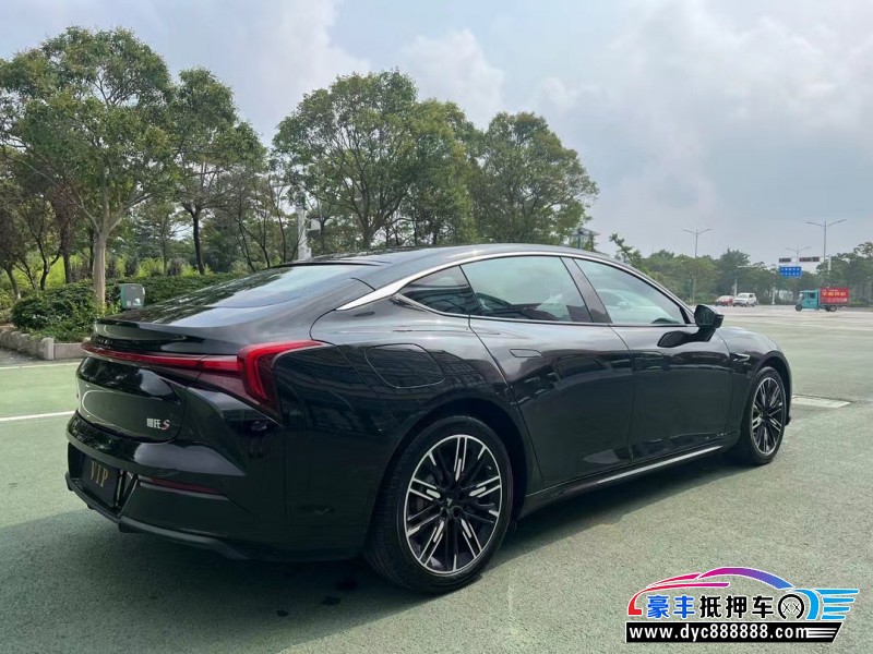 23年哪吒S轿车抵押车出售