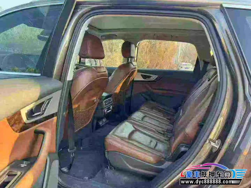 16年奥迪Q7轿车抵押车出售