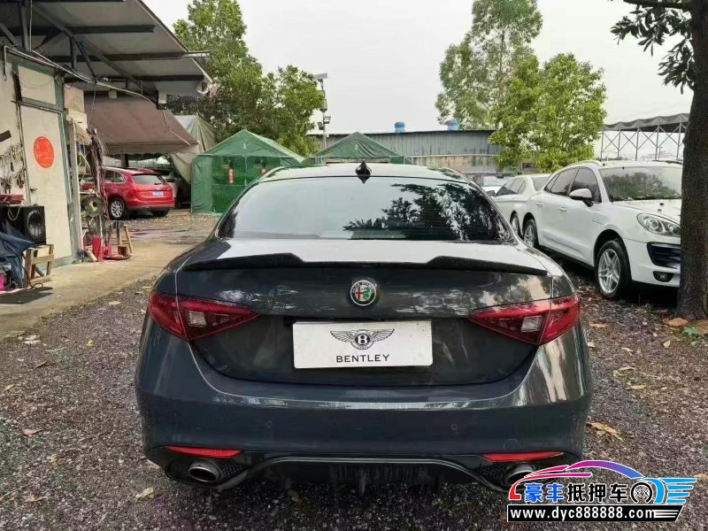 17年阿尔法·罗密欧Giulia轿车抵押车出售