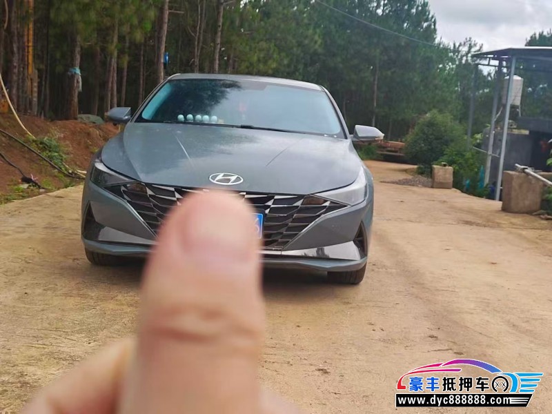 抵押车出售21年现代伊兰特轿车