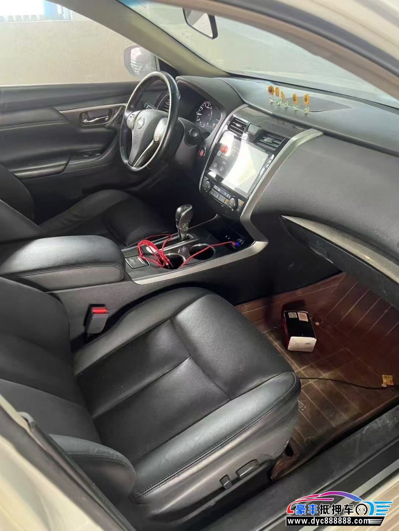 15年日产天籁轿车抵押车出售