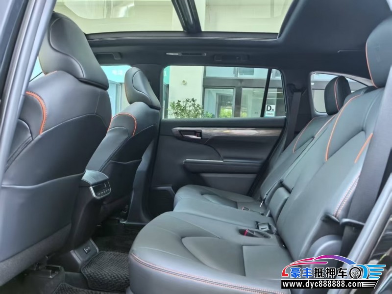 25年丰田皇冠轿车抵押车出售