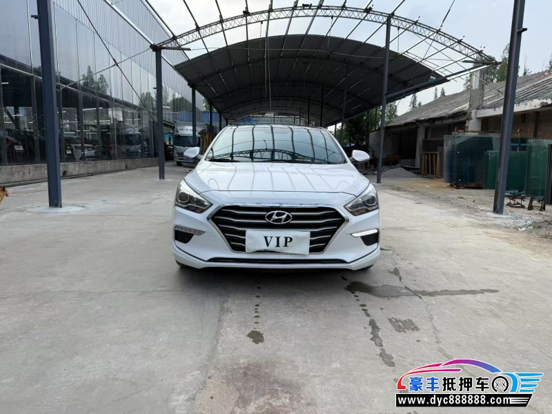 抵押车出售17年现代名图轿车