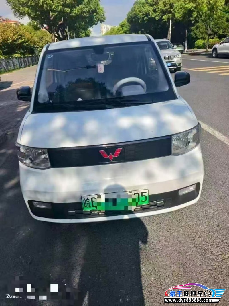 23年五菱汽车迷你轿车