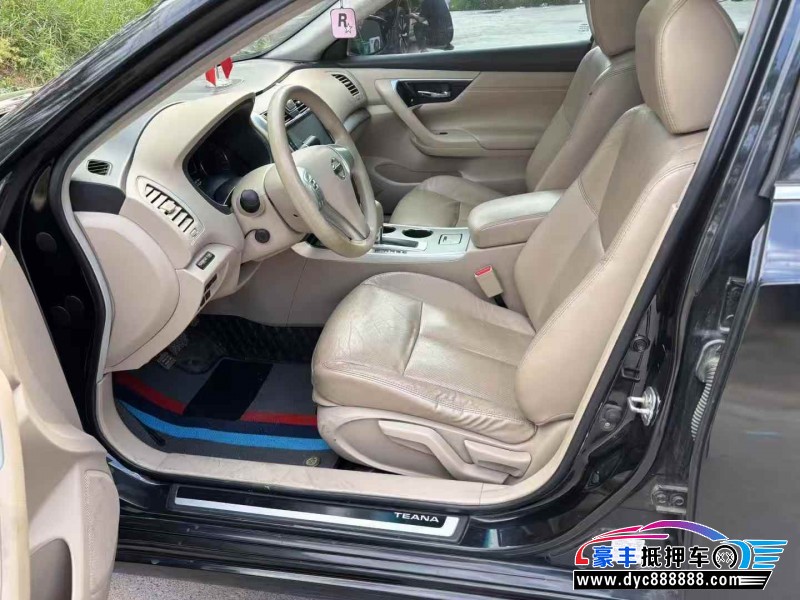 18年日产天籁轿车抵押车出售