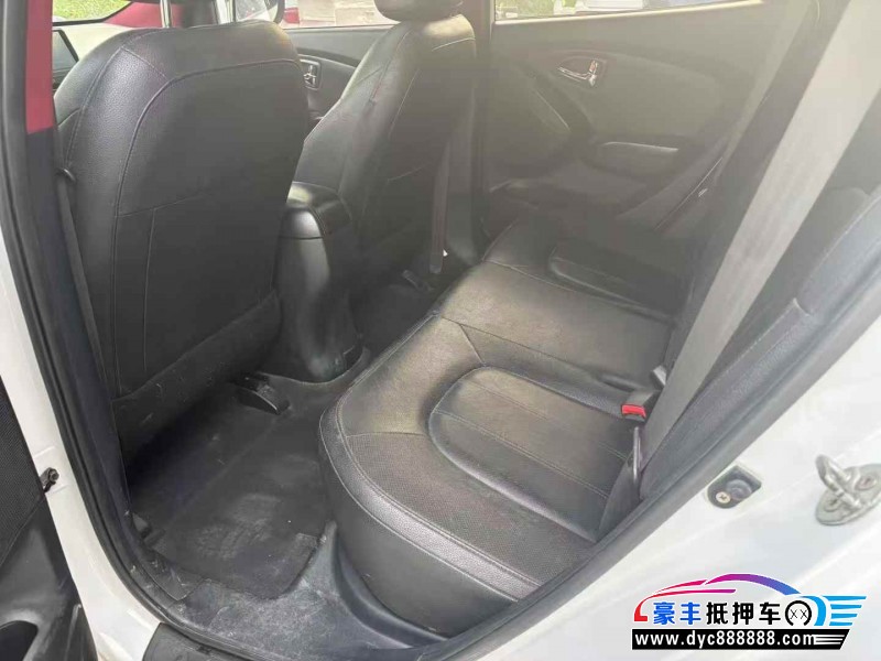 13年现代ix35轿车抵押车出售