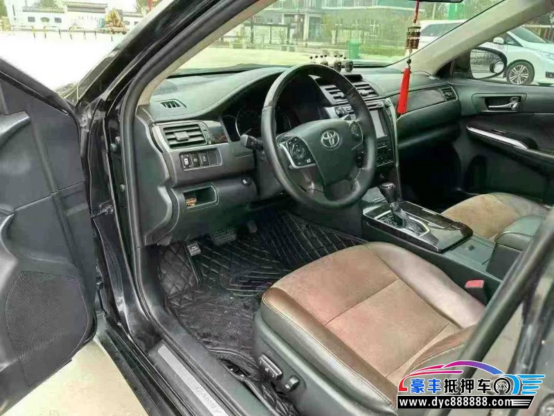 17年丰田凯美瑞轿车抵押车出售