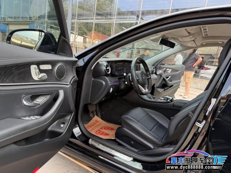 17年奔驰E轿车抵押车出售