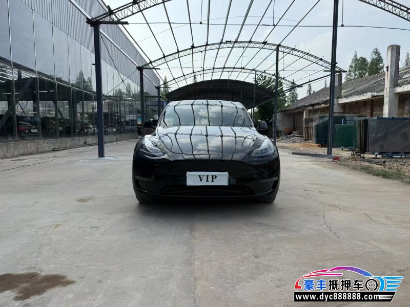 抵押车出售22年特斯拉Model Y轿车