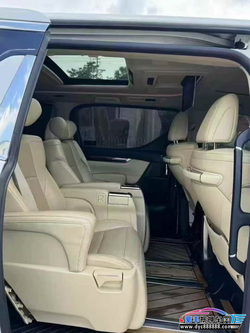 17年丰田埃尔法MPV抵押车出售