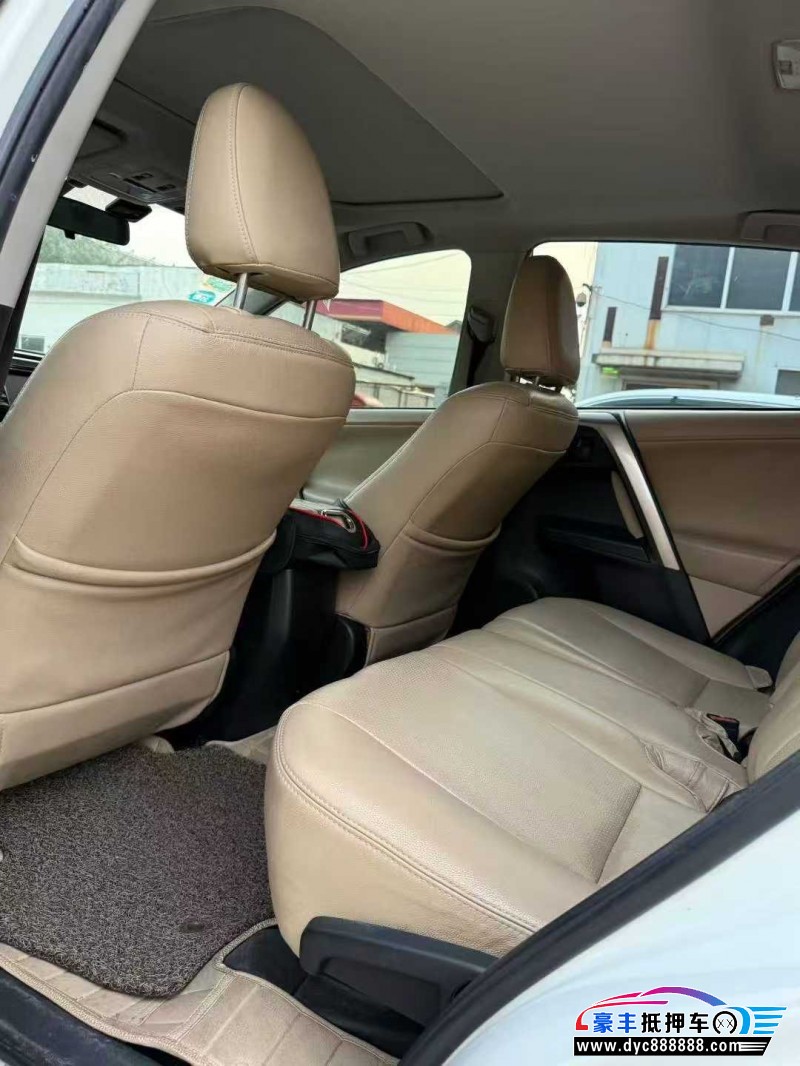 14年丰田RAV4轿车抵押车出售