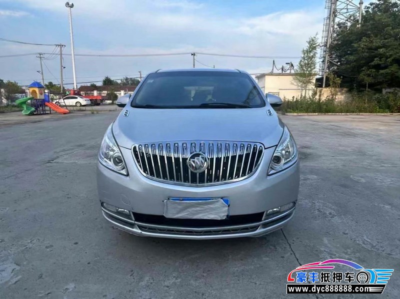 13年别克GL8轿车抵押车出售