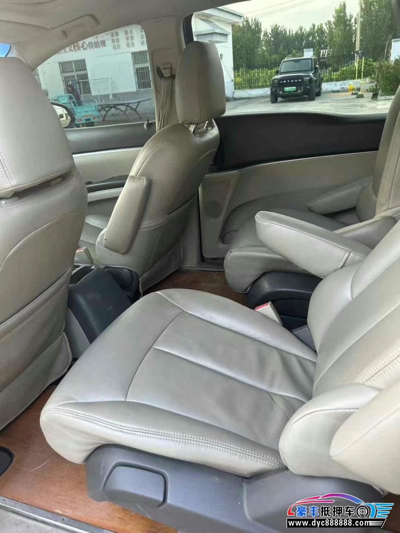 13年别克GL8轿车抵押车出售