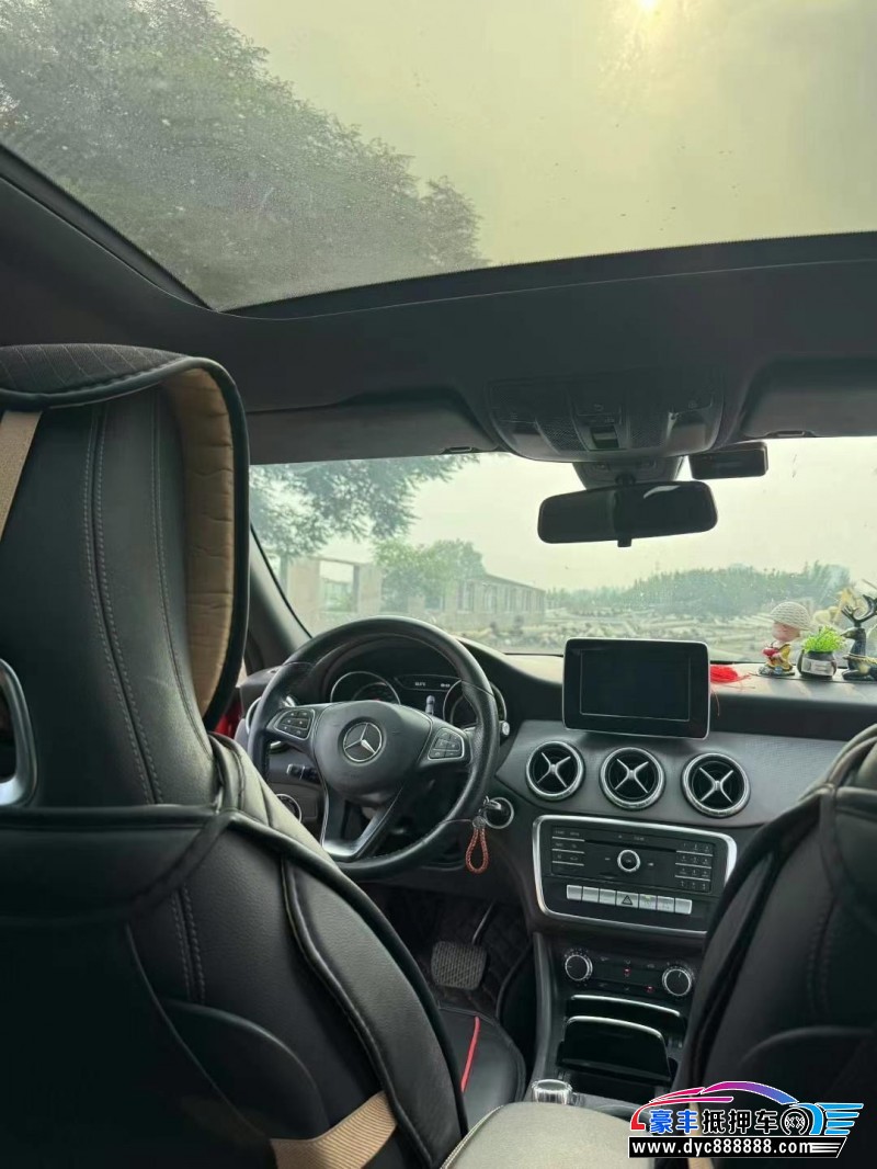 17年奔驰GLA轿车抵押车出售