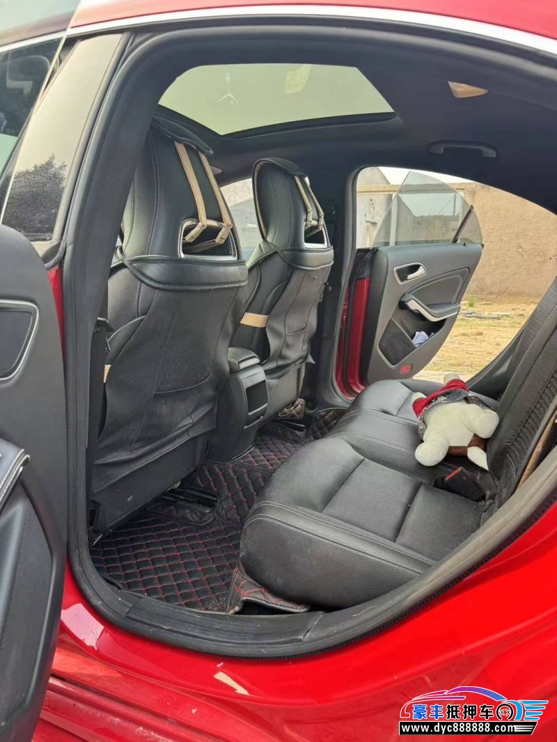 17年奔驰GLA轿车抵押车出售