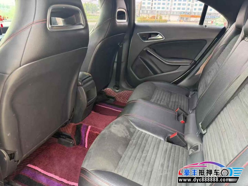 16年奔驰CLA轿车抵押车出售
