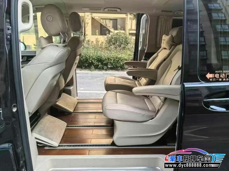 17年奔驰V轿车抵押车出售