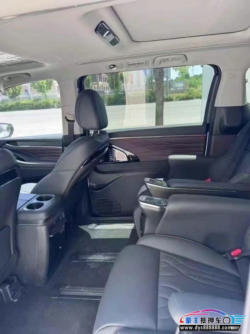 25年传祺M8轿车抵押车出售