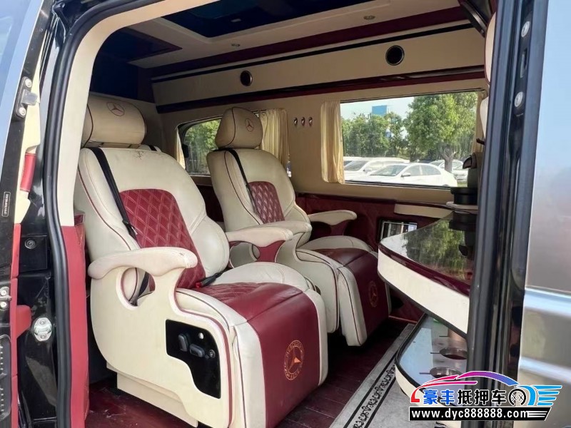 16年奔驰威霆轿车抵押车出售