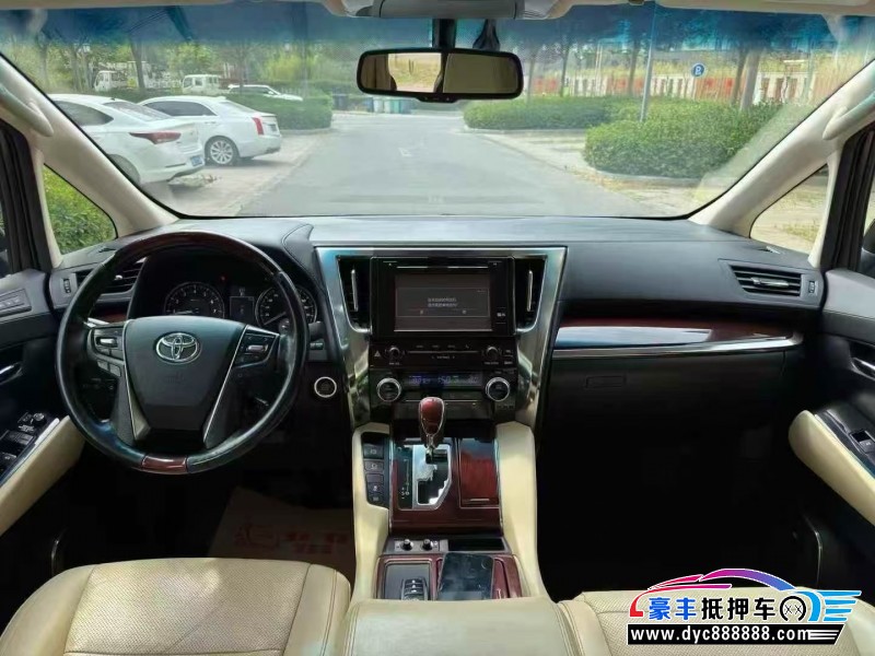 17年丰田埃尔法轿车抵押车出售