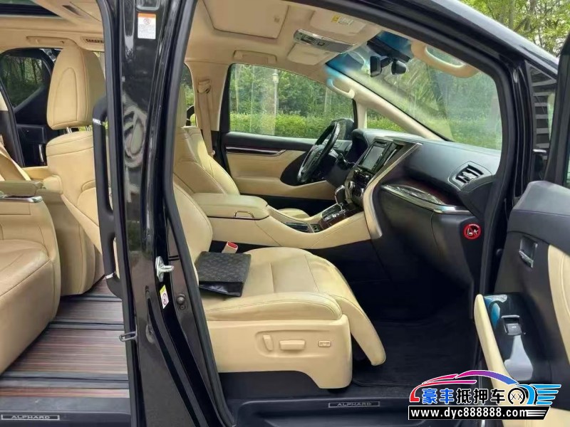 17年丰田埃尔法轿车抵押车出售