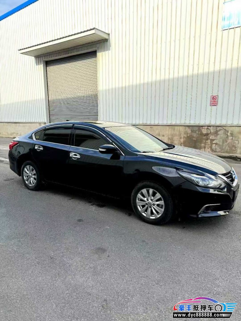 18年日产天籁轿车抵押车出售
