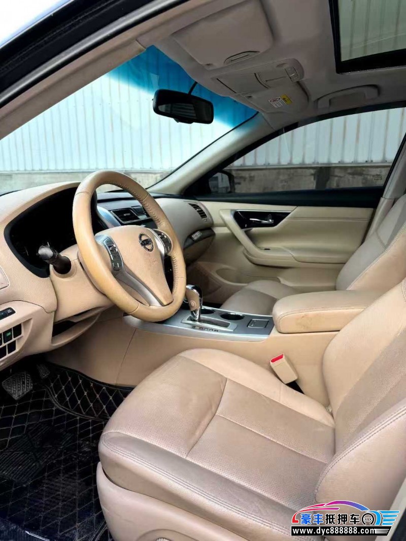 18年日产天籁轿车抵押车出售