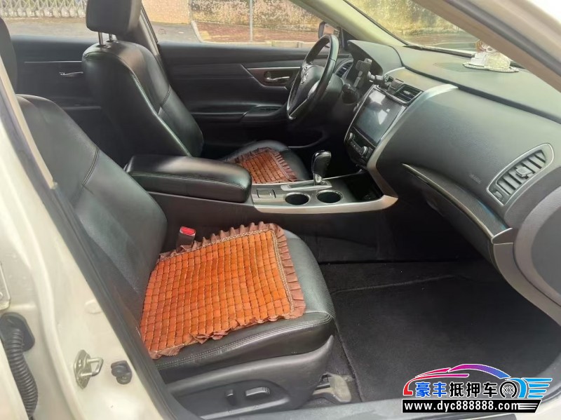 16年日产天籁轿车抵押车出售