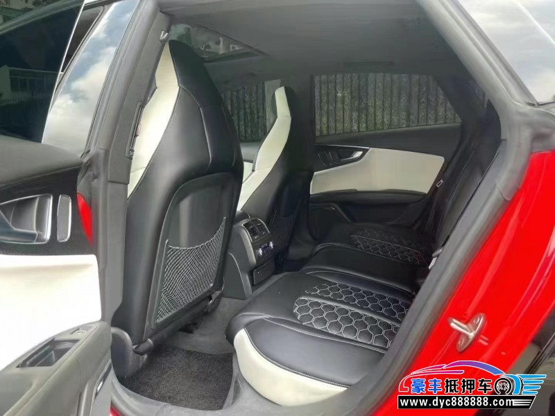 17年奥迪S7轿车抵押车出售