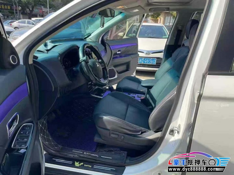 19年三菱欧蓝德轿车抵押车出售