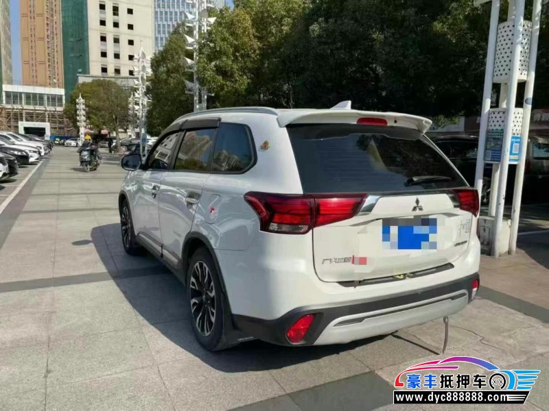 19年三菱欧蓝德轿车抵押车出售