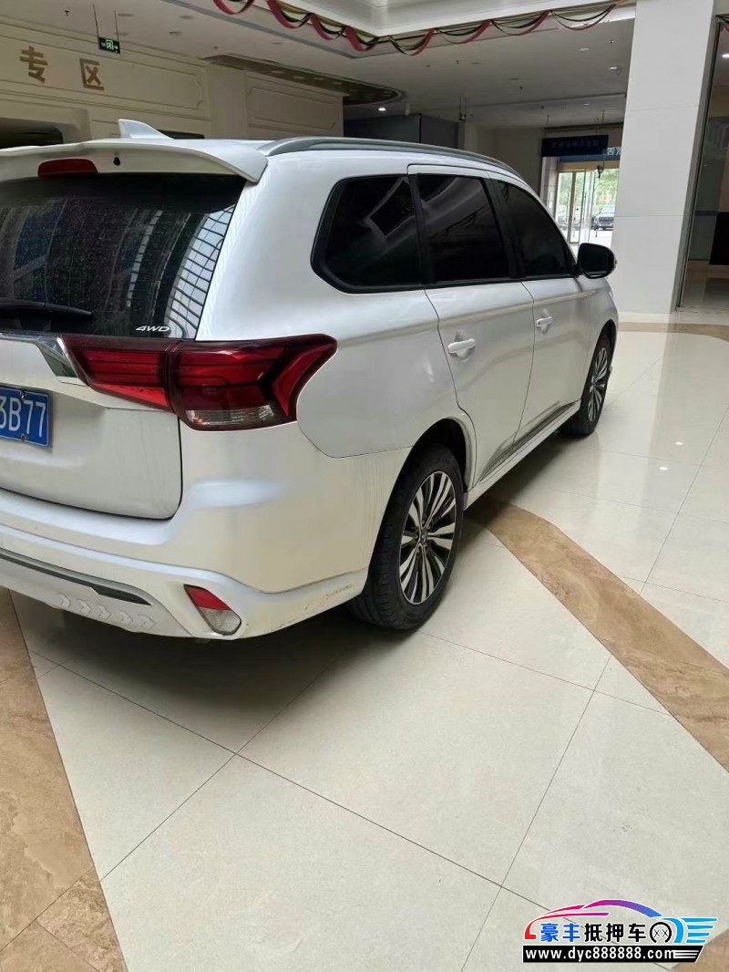 22年三菱欧蓝德轿车抵押车出售