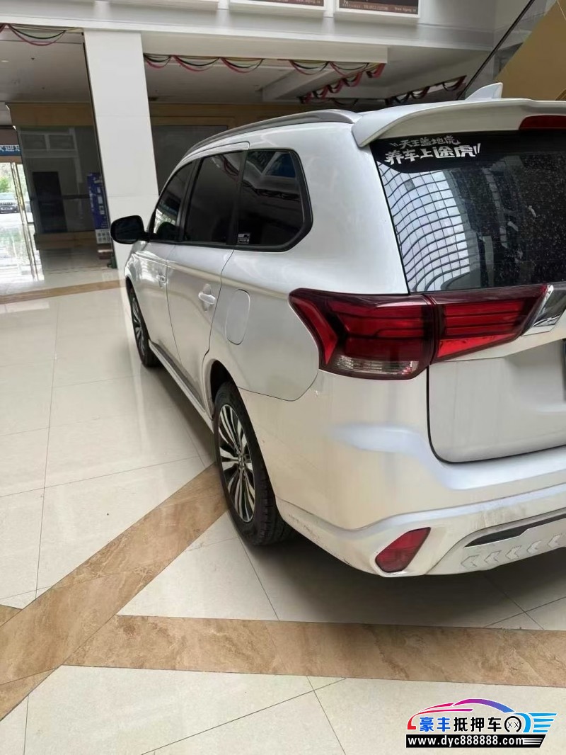 22年三菱欧蓝德轿车抵押车出售