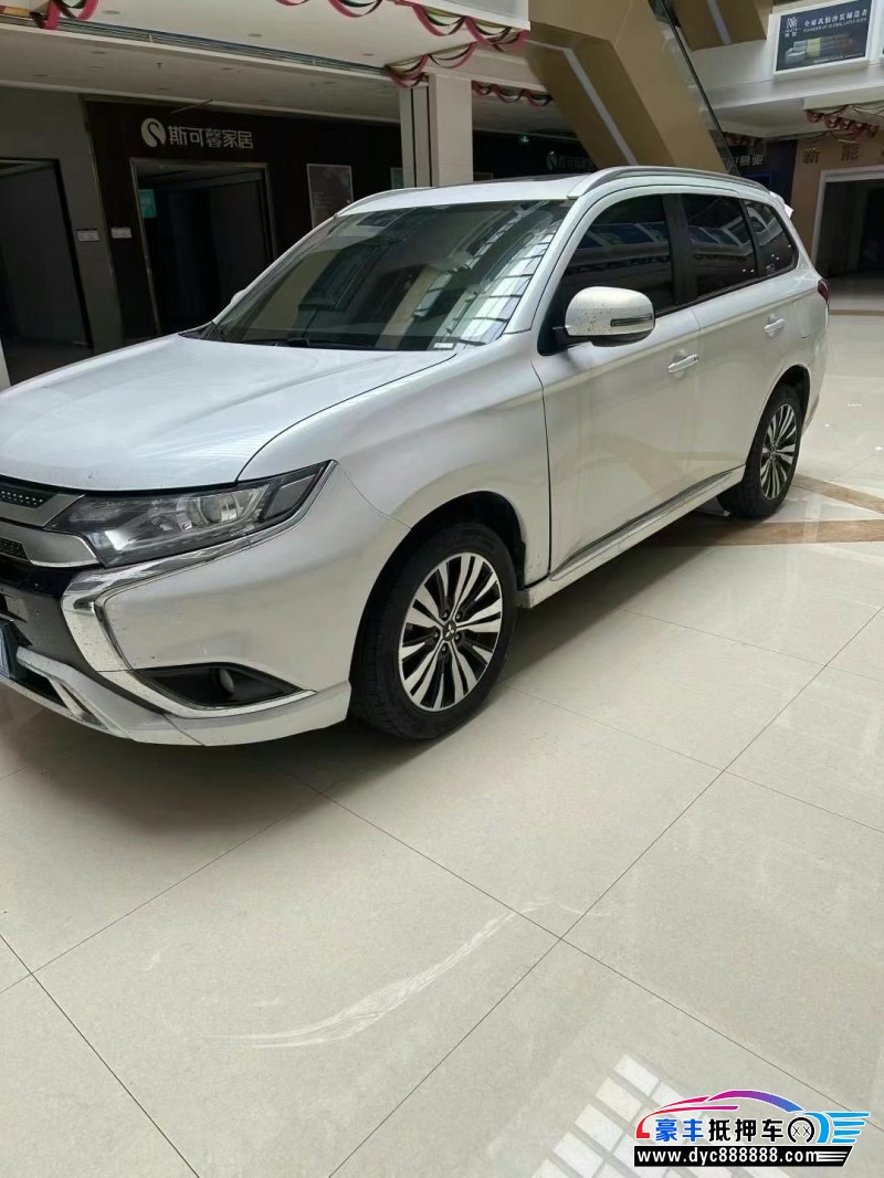 22年三菱欧蓝德轿车抵押车出售