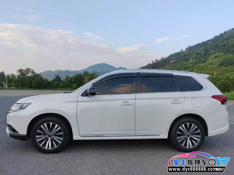 22年三菱欧蓝德轿车抵押车出售