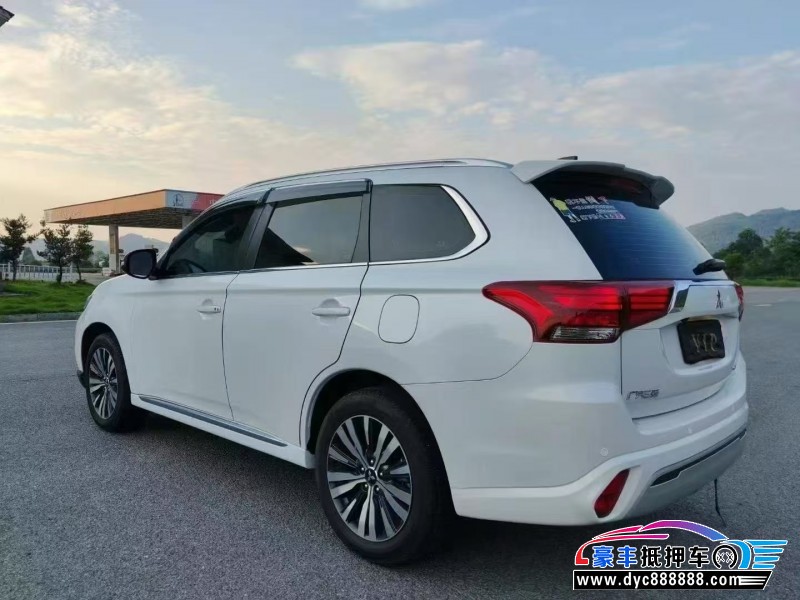 22年三菱欧蓝德轿车抵押车出售